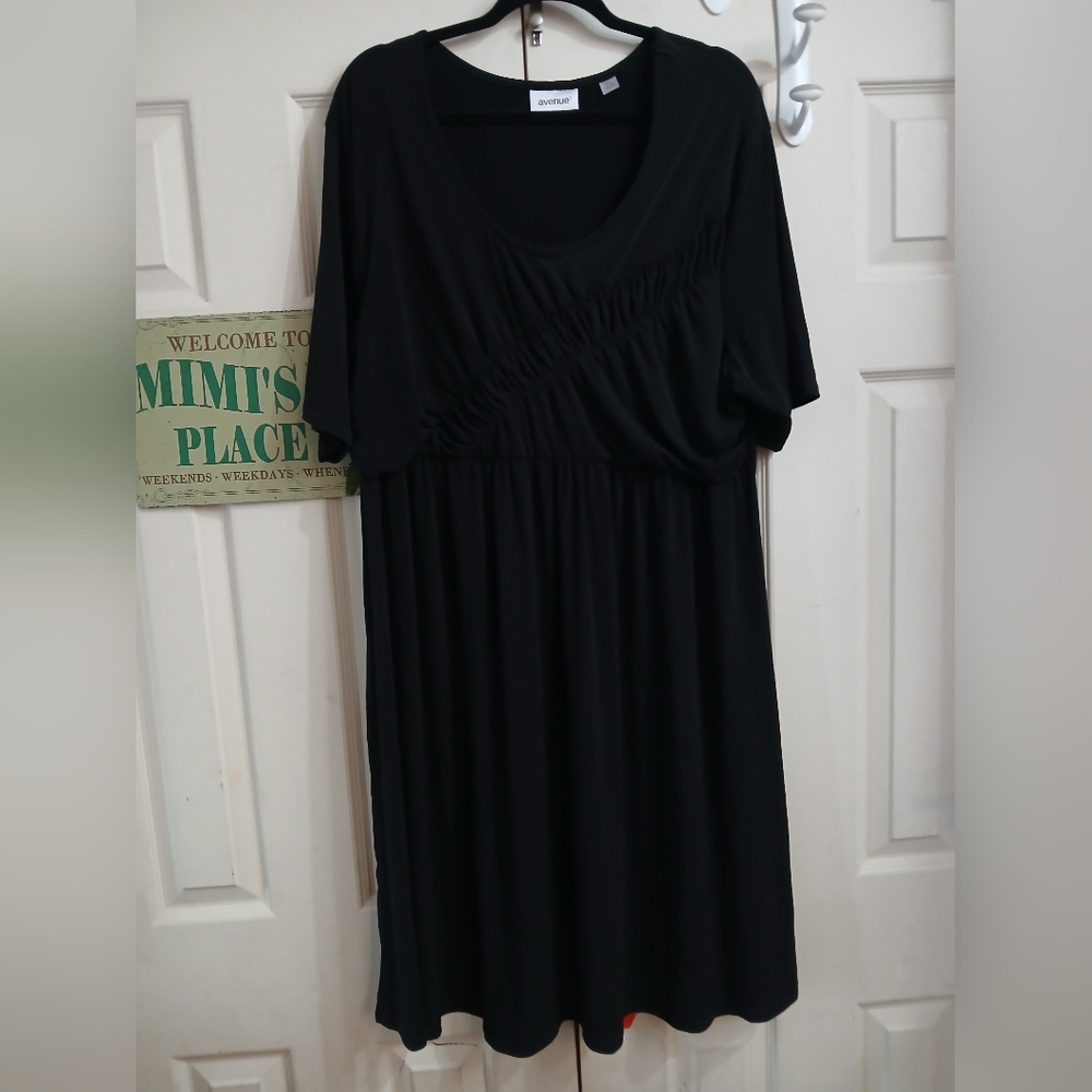 Avenue Black Stretched Ruffle Short Sleeve Scoop Goth Classic Dress Size 26/28